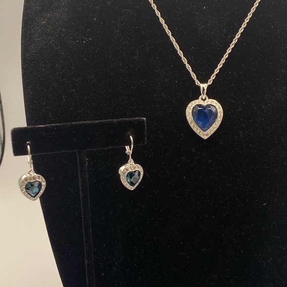 ✨LOCATION CLOSING SALE ✨ Swarovski crystals limited edition titanic necklace - Picture 1 of 3